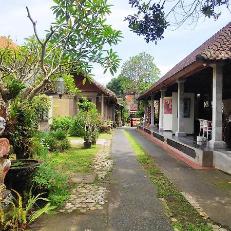 Oka Kartini Ubud Buitenkant foto
