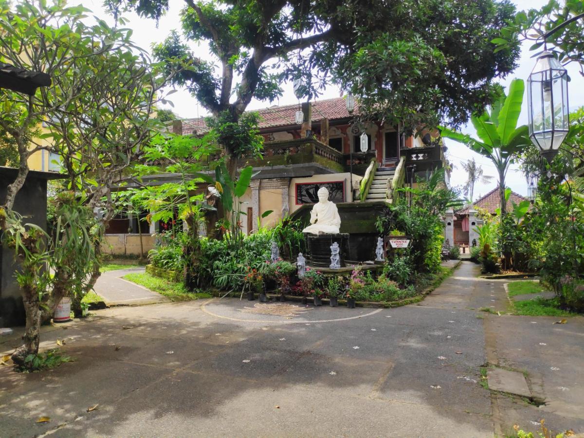 Oka Kartini Ubud Buitenkant foto